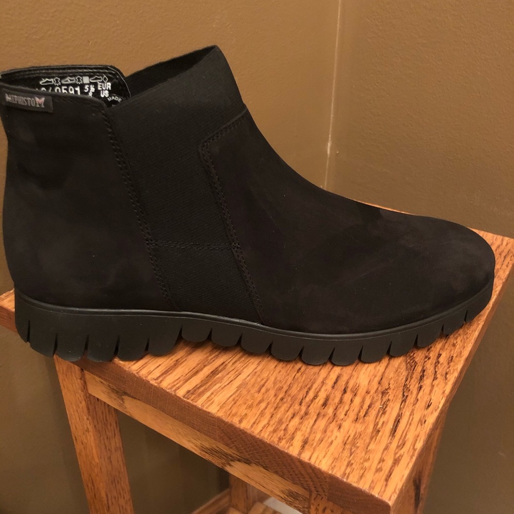 Mephisto Lyana Black bootie size 8